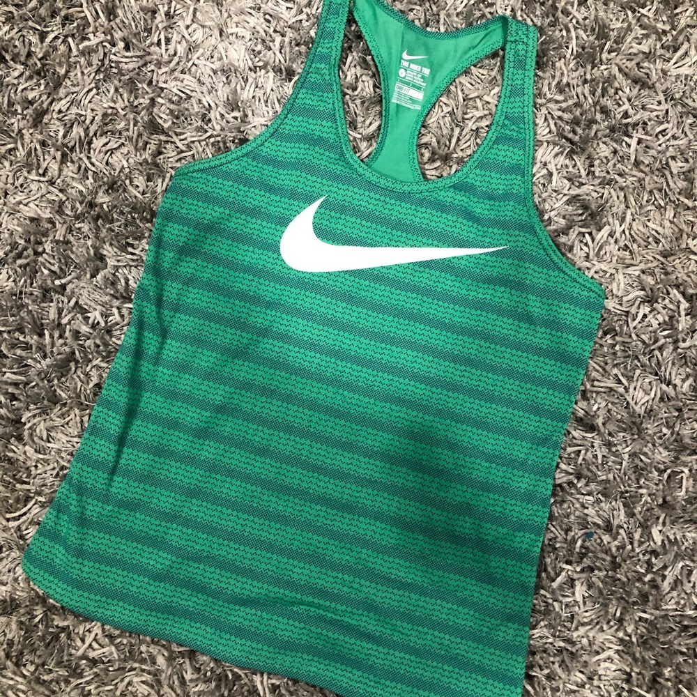 Nike racerback tank💚